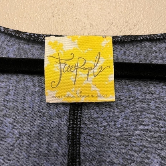 𝅺free People Lightweight Linen Blend T-shirt with Ruched Sleeves - Size Small - Picture 8 of 11